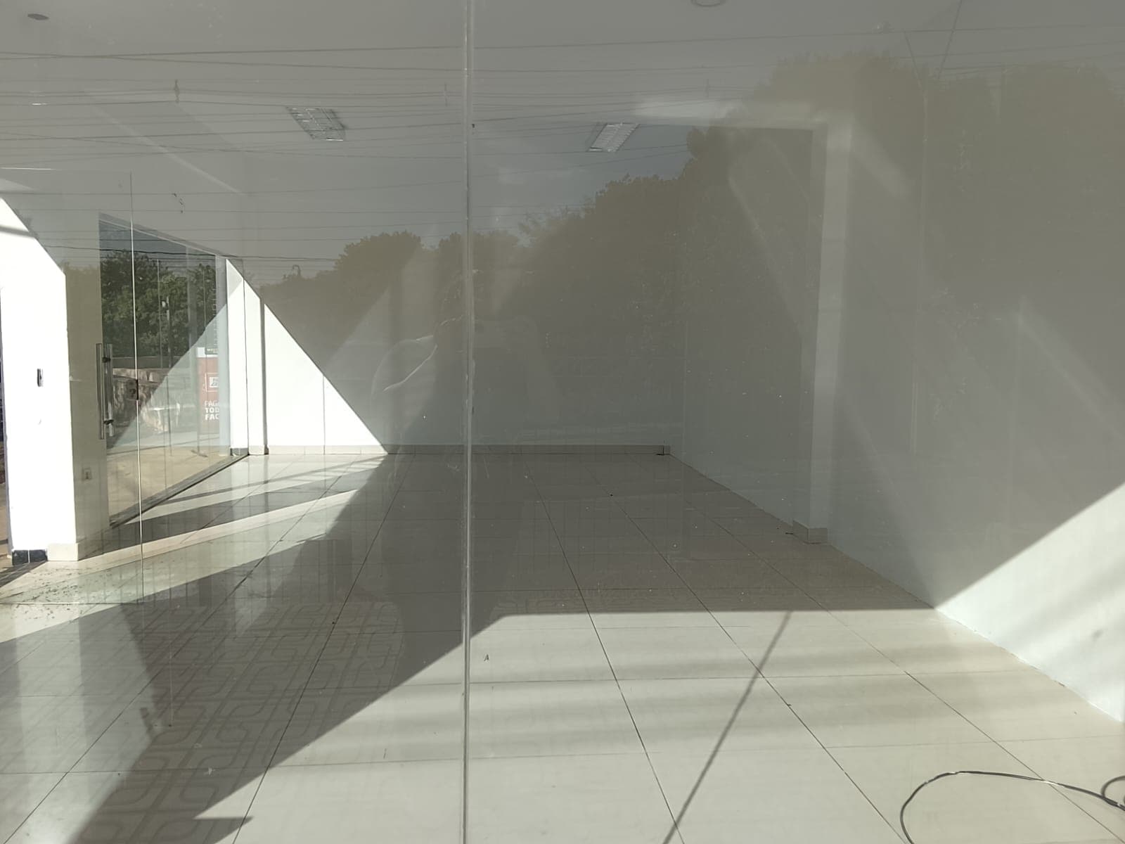 Alquilo salón comercial