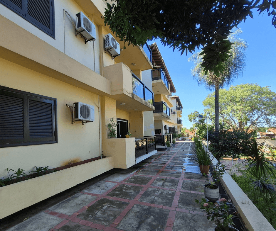 OPORTUNIDAD! Departamento de 3 Dormitorios zona UCA, barrio Santa Librada
