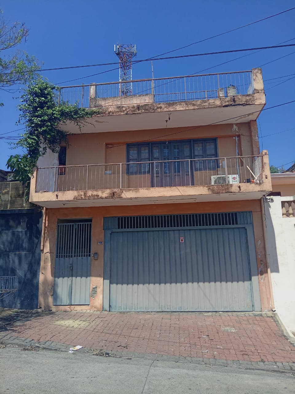 Vendo casa / oficina en el barrio dr. Gaspar rodriguez de francia vendo cerca del palacio de justicia vivienda /oficina