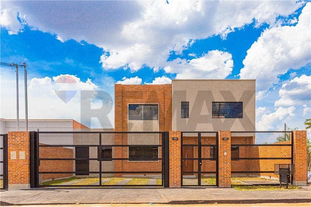 Casa a estrenar de 2 plantas en venta. Luque-loma merlo