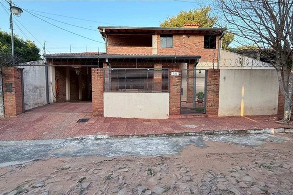 Casa con piscina en Lambaré en venta