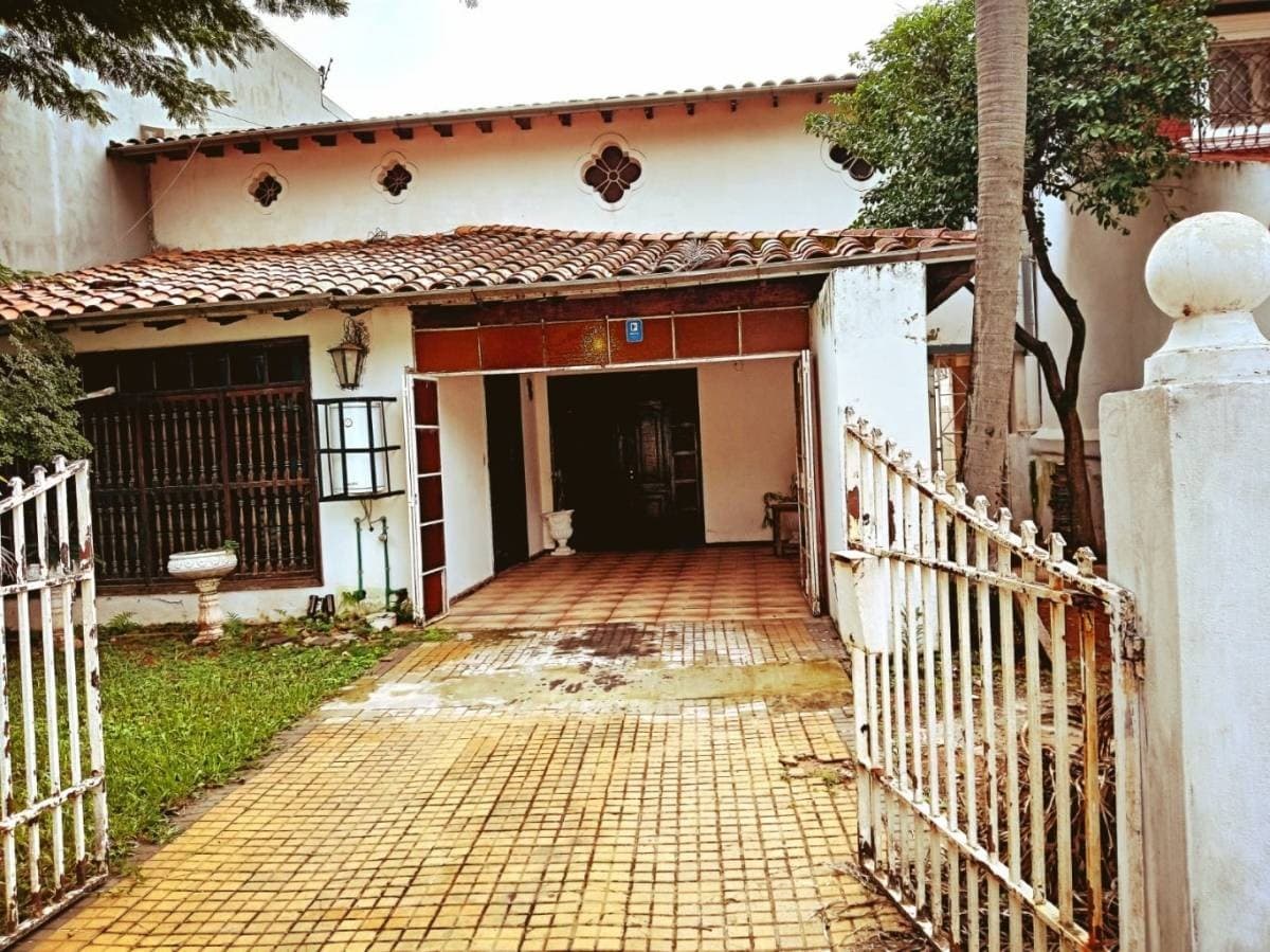 Vendo terreno con construcción en Asunción Ycua Sati