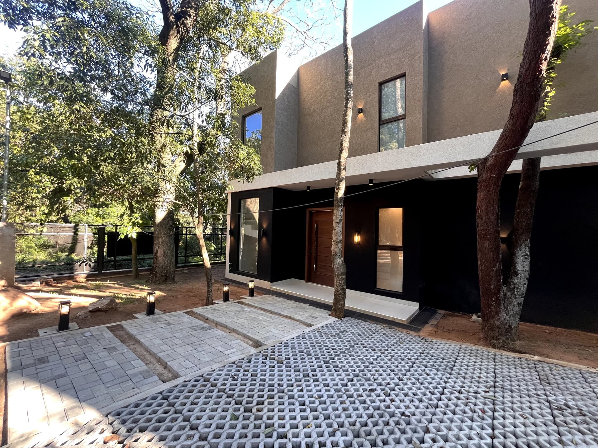 Exclusiva Residencia en San Bernardino : Calidad de Construcción Superior y Oportunidad de Inversión Inigualable