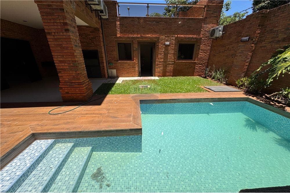 Vendo casa en barrio cerrado laguna grande