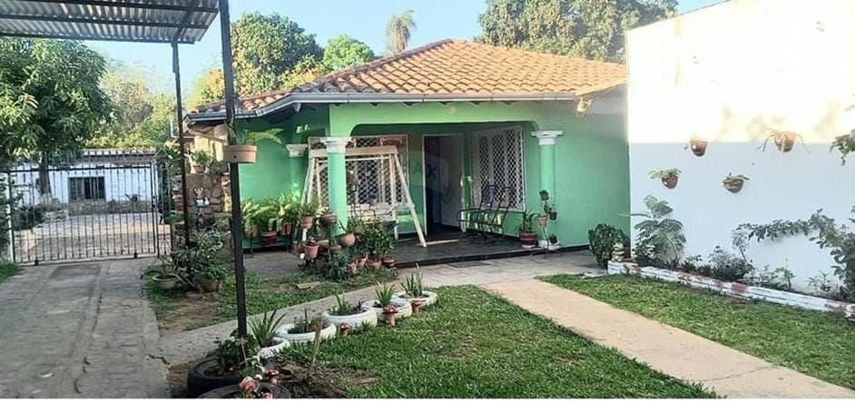 En venta amplia casa en Villeta