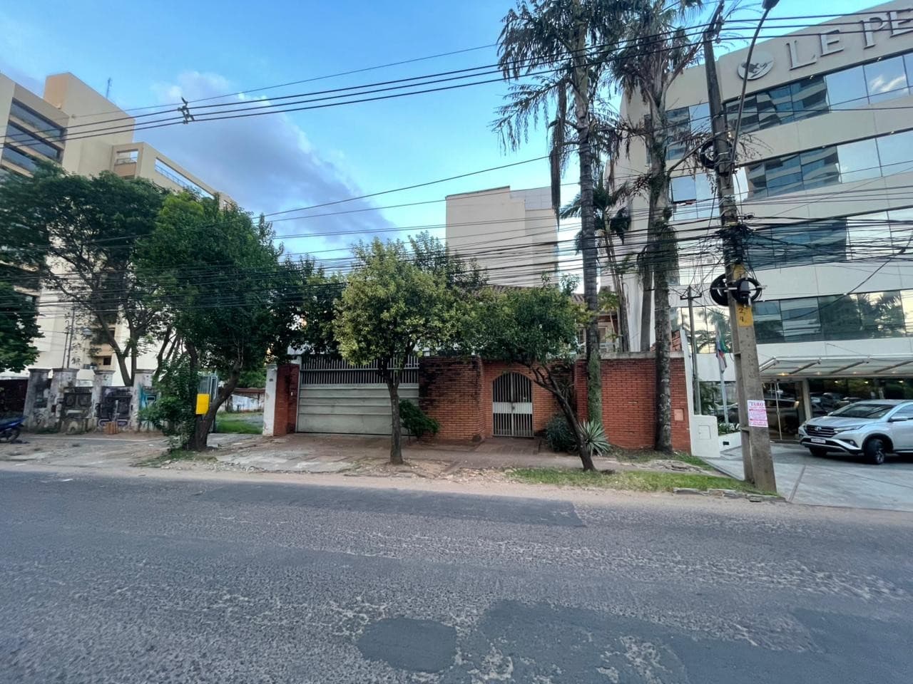 Terreno en venta: Ubicación estratégica en av. Santa teresa, frente al paseo galería