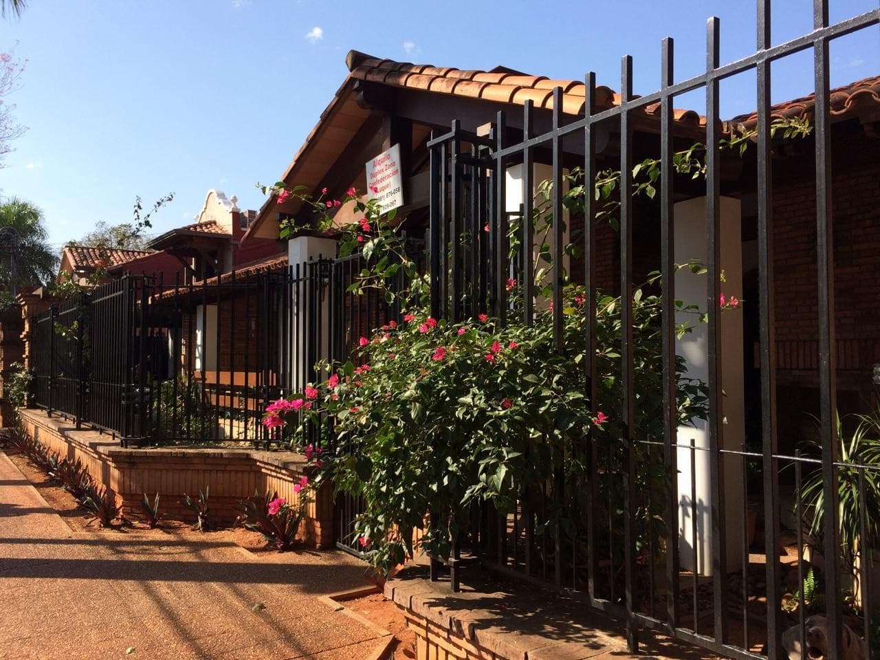 Alquilo o Vendo importante casa zona Barrio Herrera