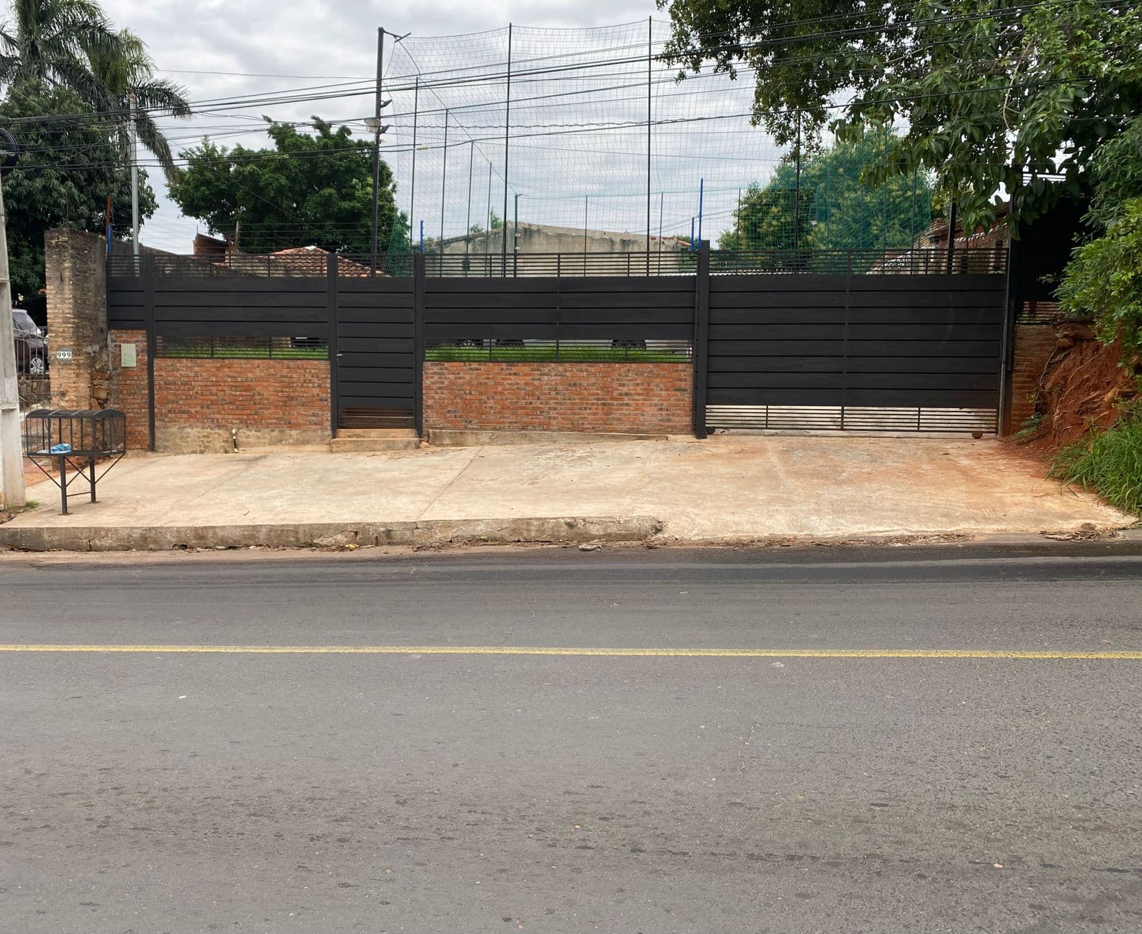 Vendo amplio terreno amurallado en lambare s/ la avda bonifacio ovando