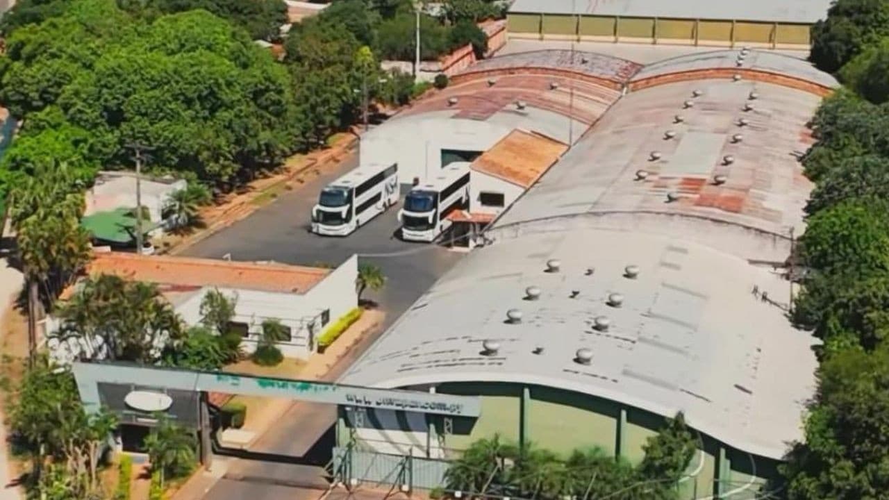Alquilo deposito | sobre importante avenida, zona de alto tránsito vehicular
