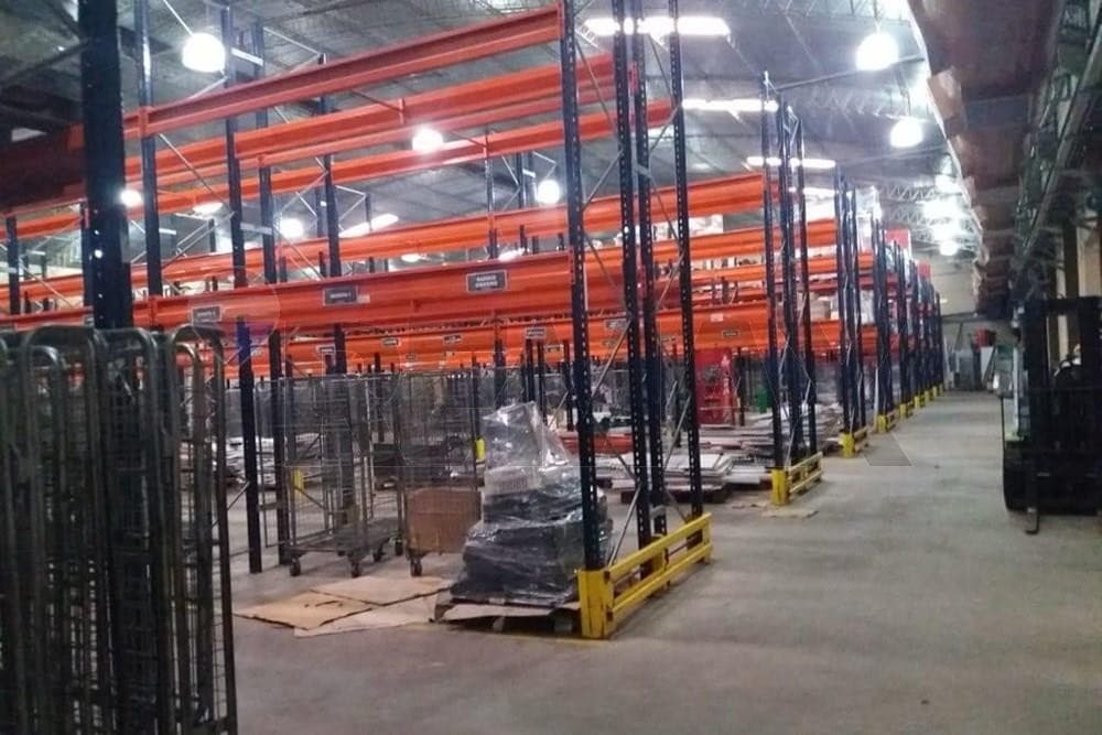 ALQUILO DEPOSITOS DE 4.121 M2 y Zona Área maniobra !!