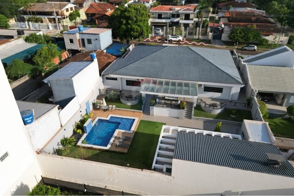 Exclusiva Casa Moderna en Venta en el Prestigioso Barrio Boquerón, Ciudad del Este