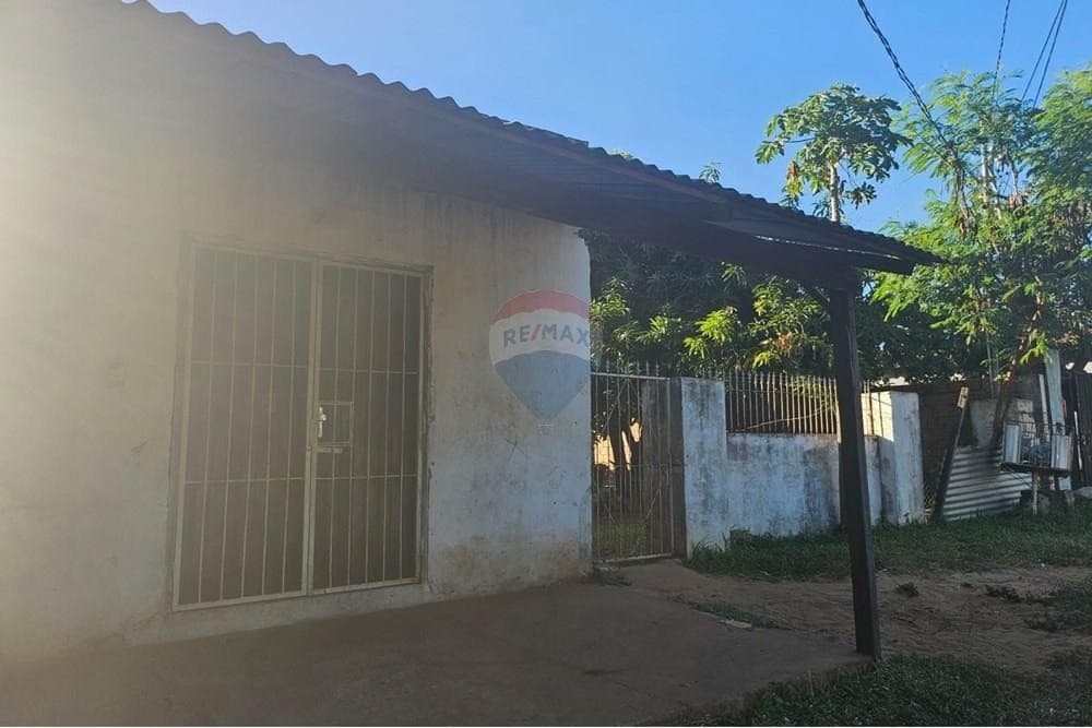 En venta casa a refaccionar en limpio