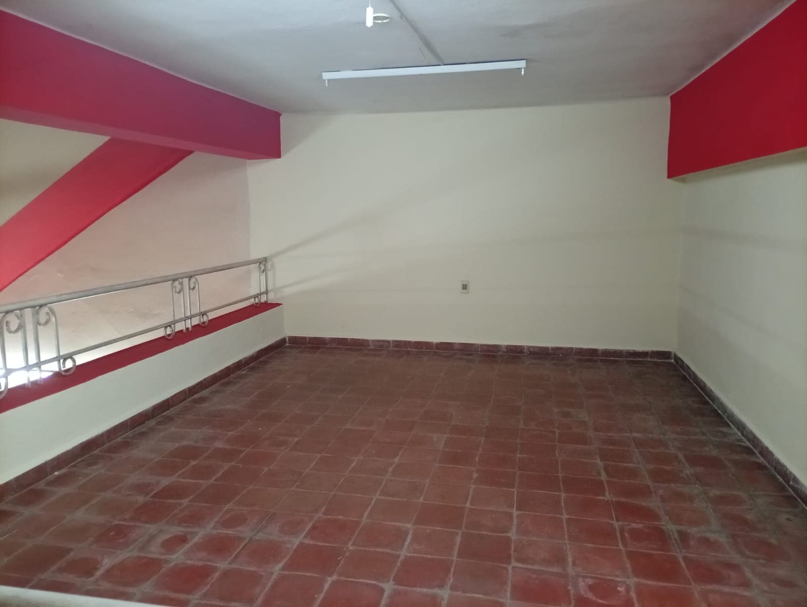 Alquilo departamento con salon comercial