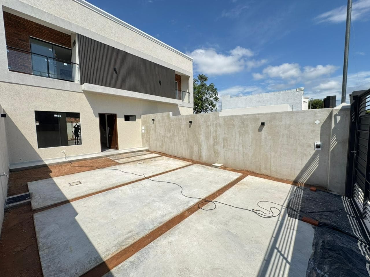 Dúplex a estrenar en venta en Lambaré. Solo a 5 minutos del Yacht y Golf Club