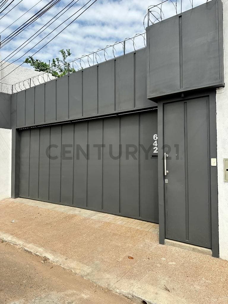 Alquilo casa para vivienda/oficina en Las Mercedes