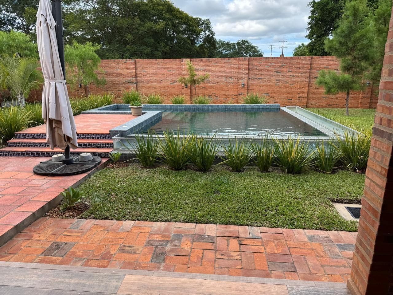 VENDO hermoso duplex en barrio cerrado Surubi-i