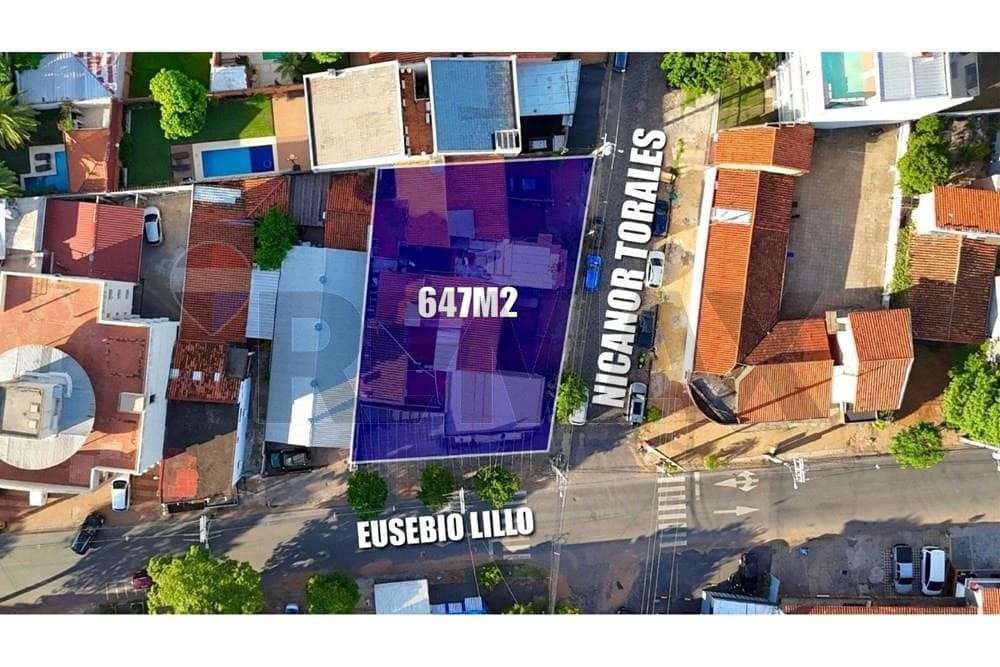 Amplio terreno en esquina en Ycuá Satí - Asunción en venta (647 m2)