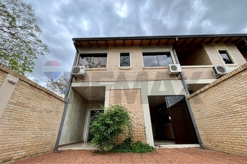 Vendo Dúplex de 4 habitaciones zona Aeropuerto J.A