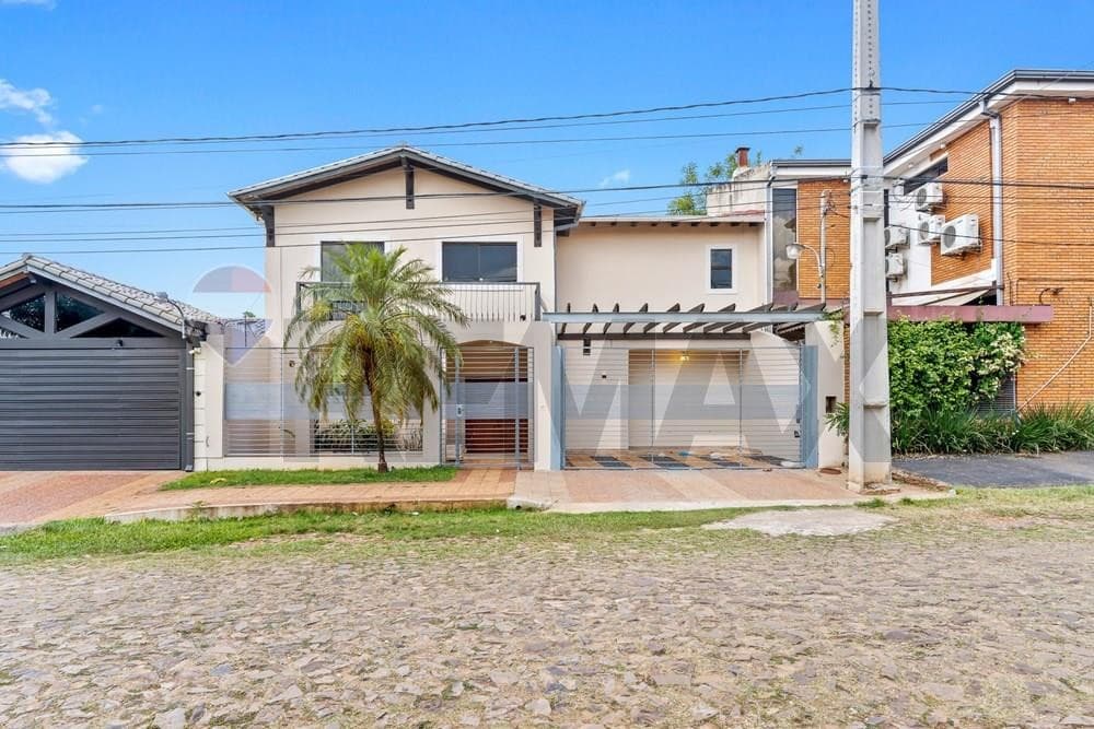 Casa residencial en venta – 4º barrio, Luque j.a