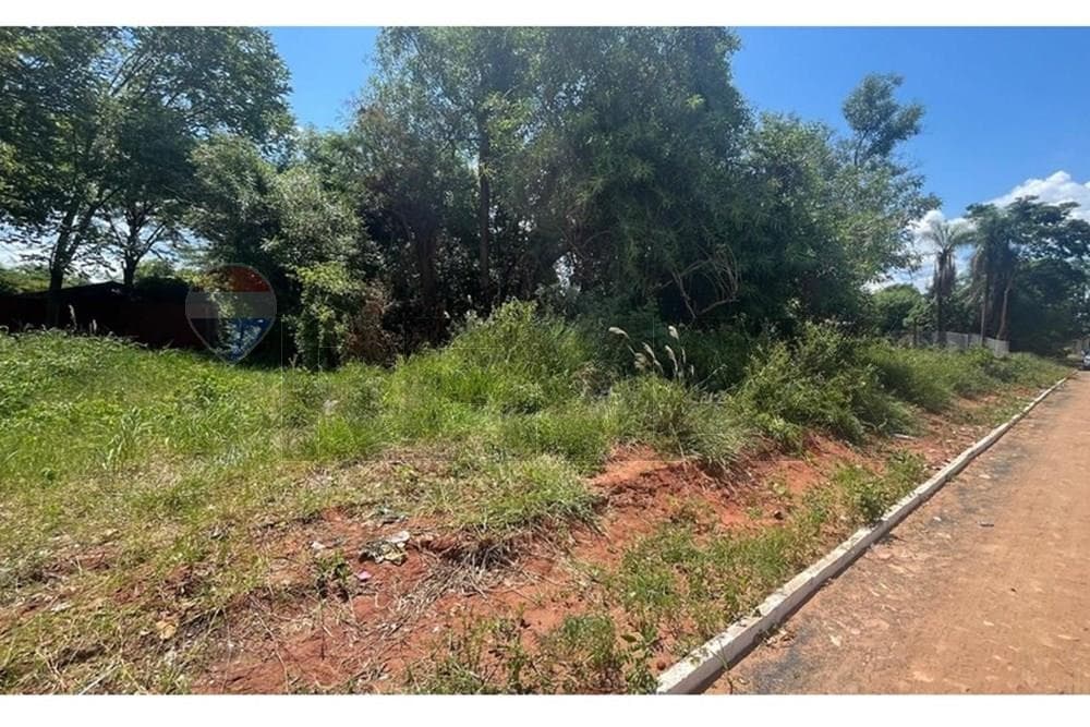 Amplio terreno de 10.468 m2 en Luque en venta