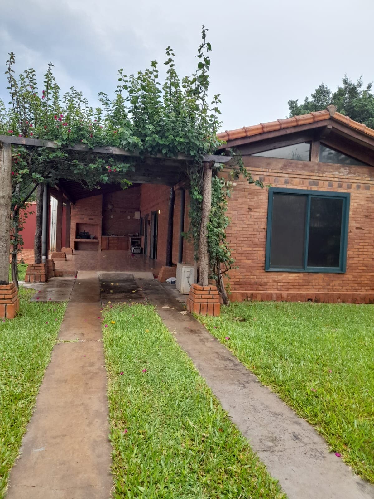 LOMA MERLO Luque vendo casa 280.000 us. Terreno 720 m2