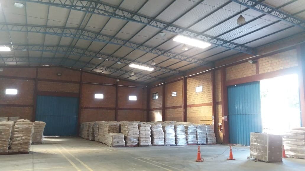 Alquilo deposito de 1.040 m2 en Luque‼️ c-1010
