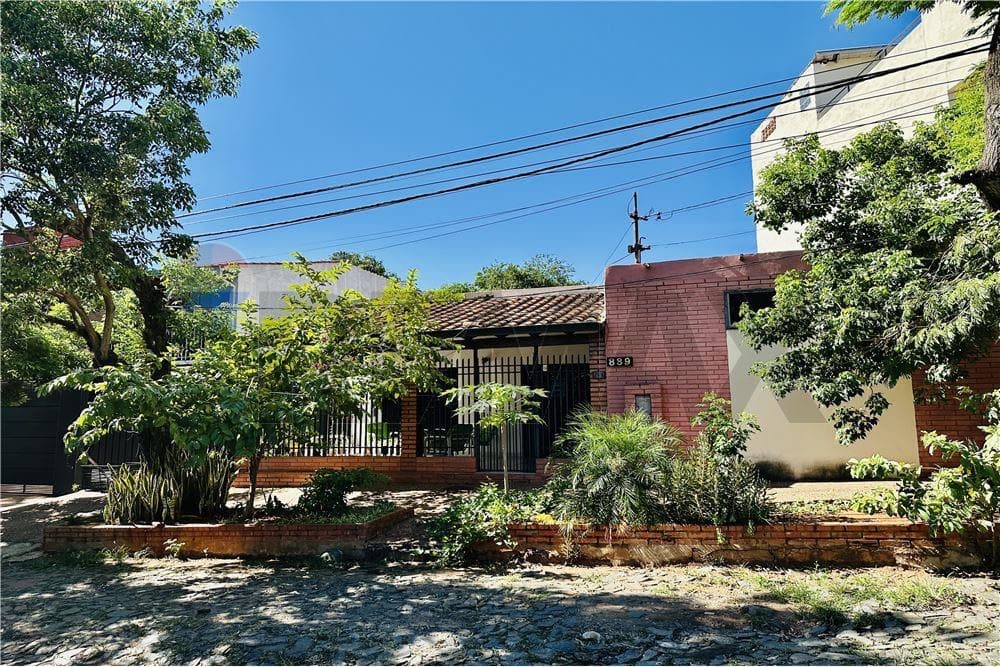 Casa amplia y TODA EN PLANTA BAJA en Barrio San Pablo