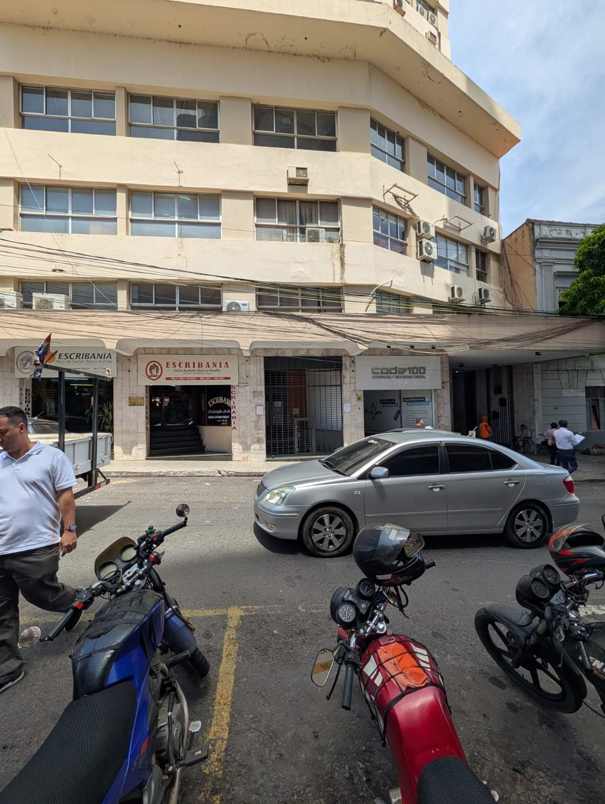 Alquiler - salón comercial edificio arasa II