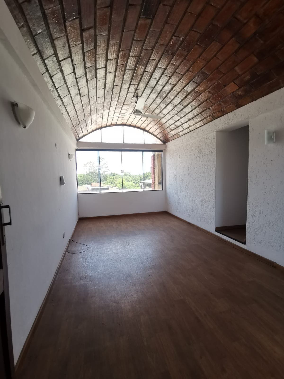 Exclusivo Departamento Reformado en Recoleta: 2 Dormitorios, 2 Baños, Ubicación Premium sobre Avenida, ¡Oportunidad Única a Precio de Terreno!
