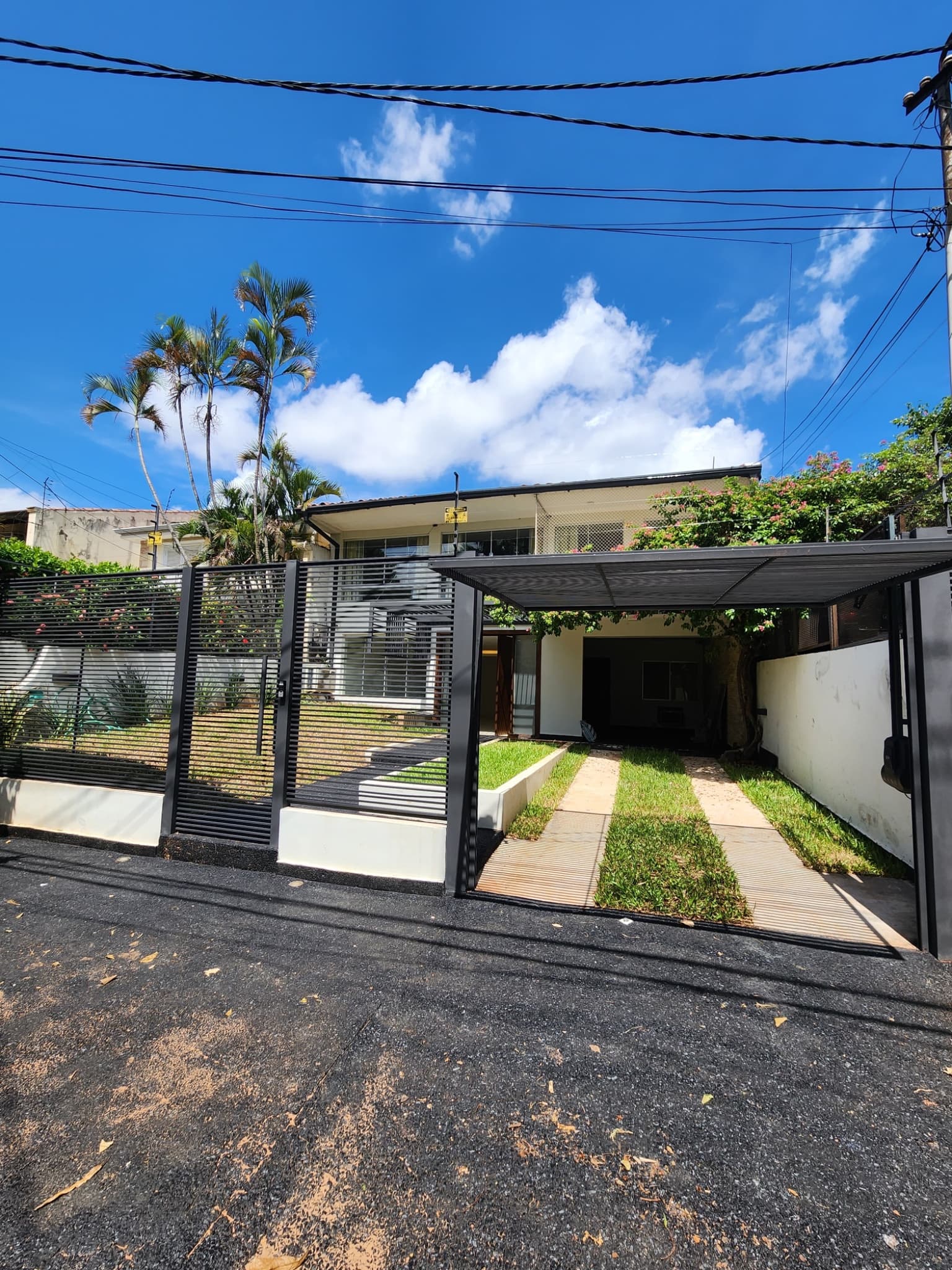 *alquilo hermosa y amplia residencia con jardin y piscina