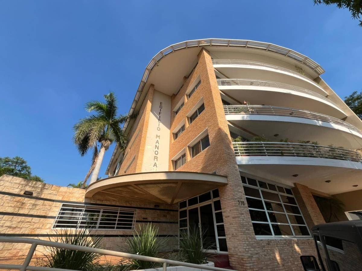 Vendo departamento de 3 habitaciones en Asunción Barrio Manora