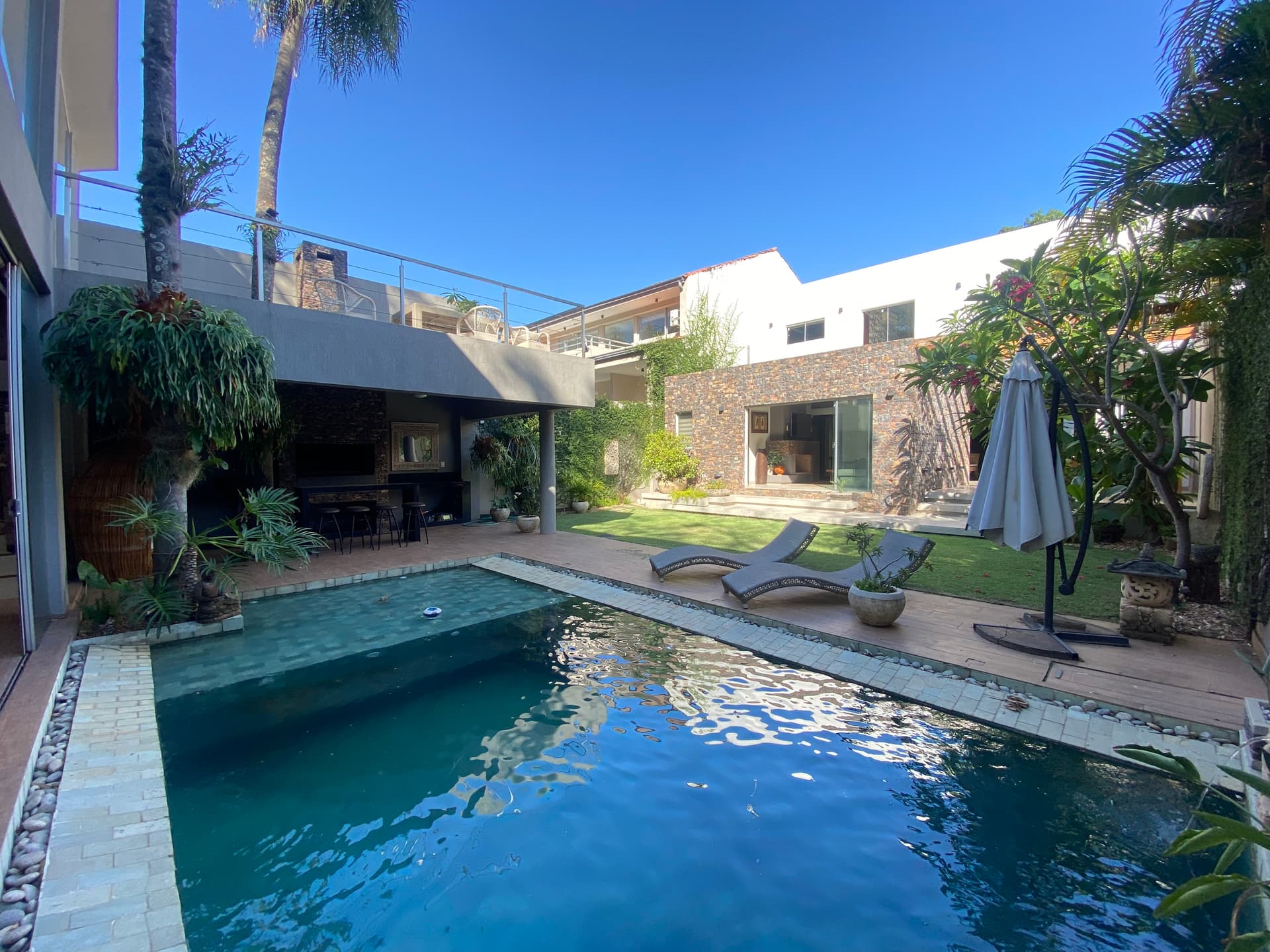 Lujosa casa estilo Bali en alquiler (AMOBLADO)