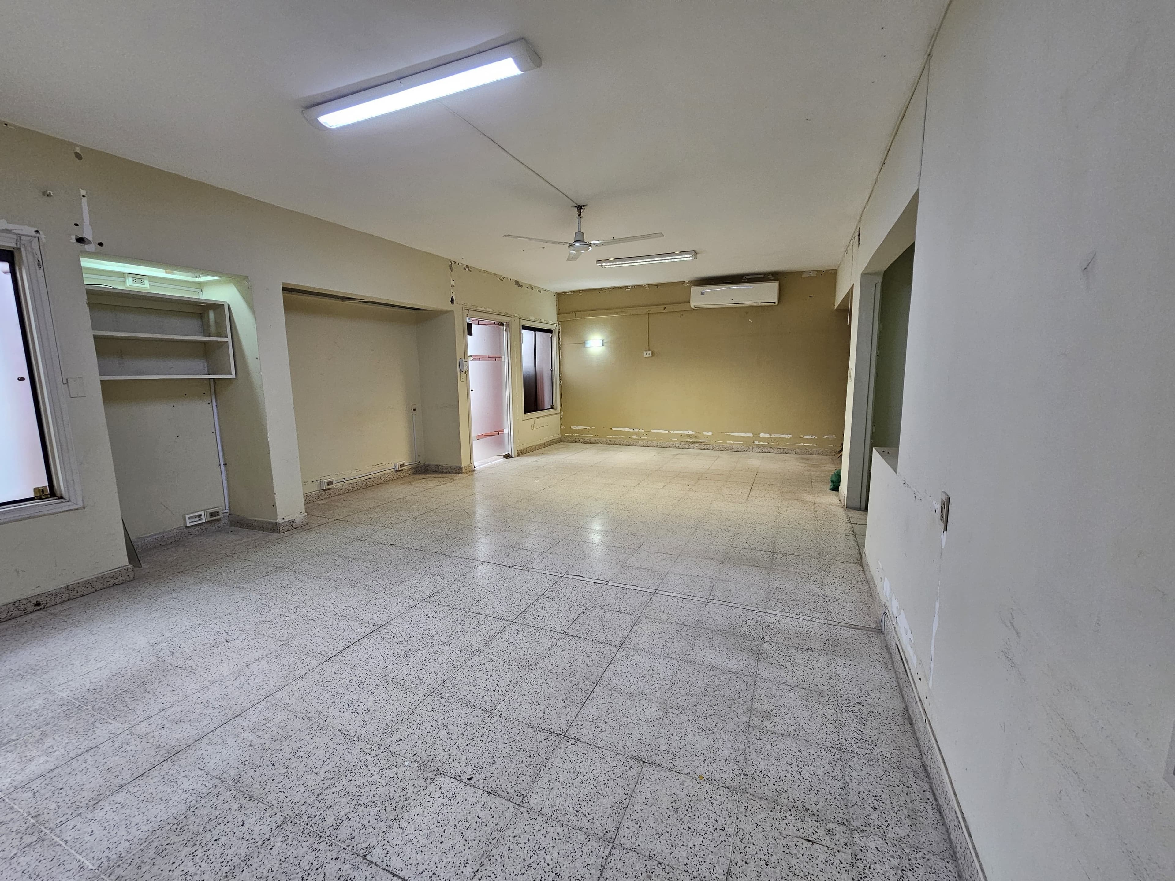Amplio departamento para uso de oficinas en barrio Las Mercedes
