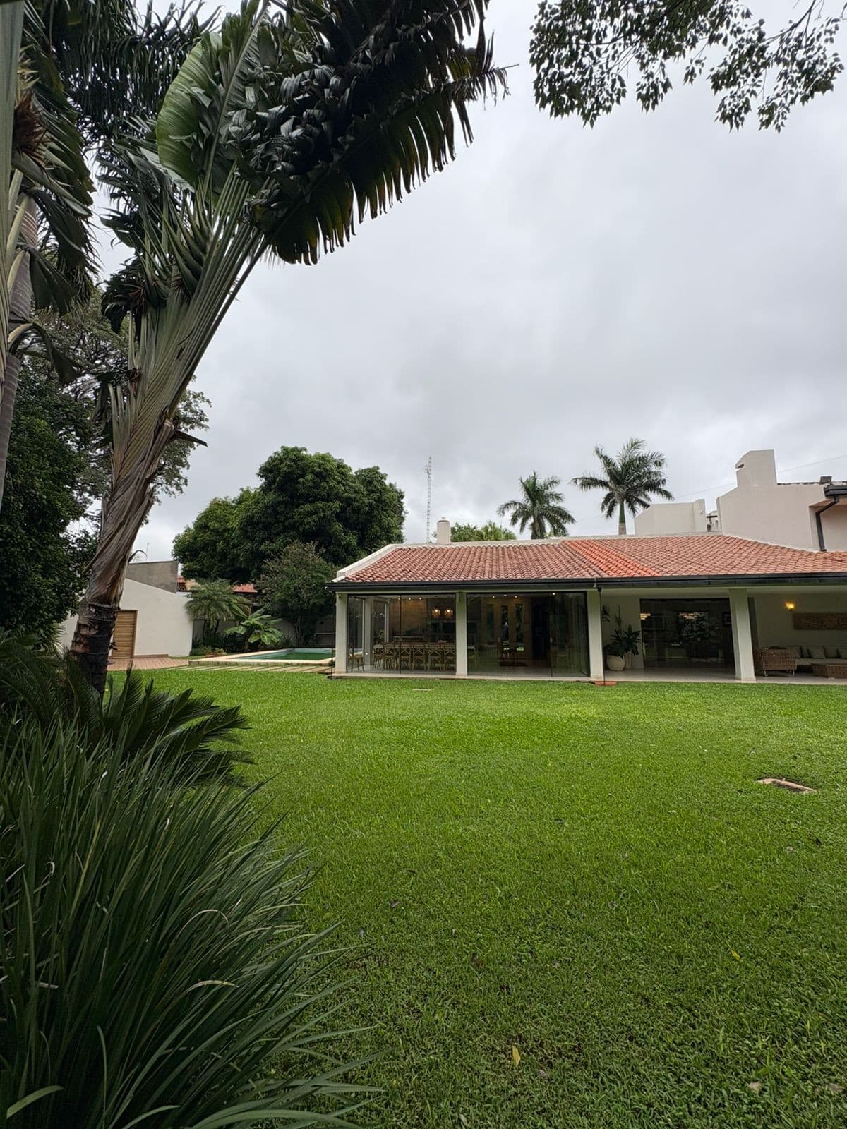 Alquiler , casa amplia, Asuncion, Paraguay