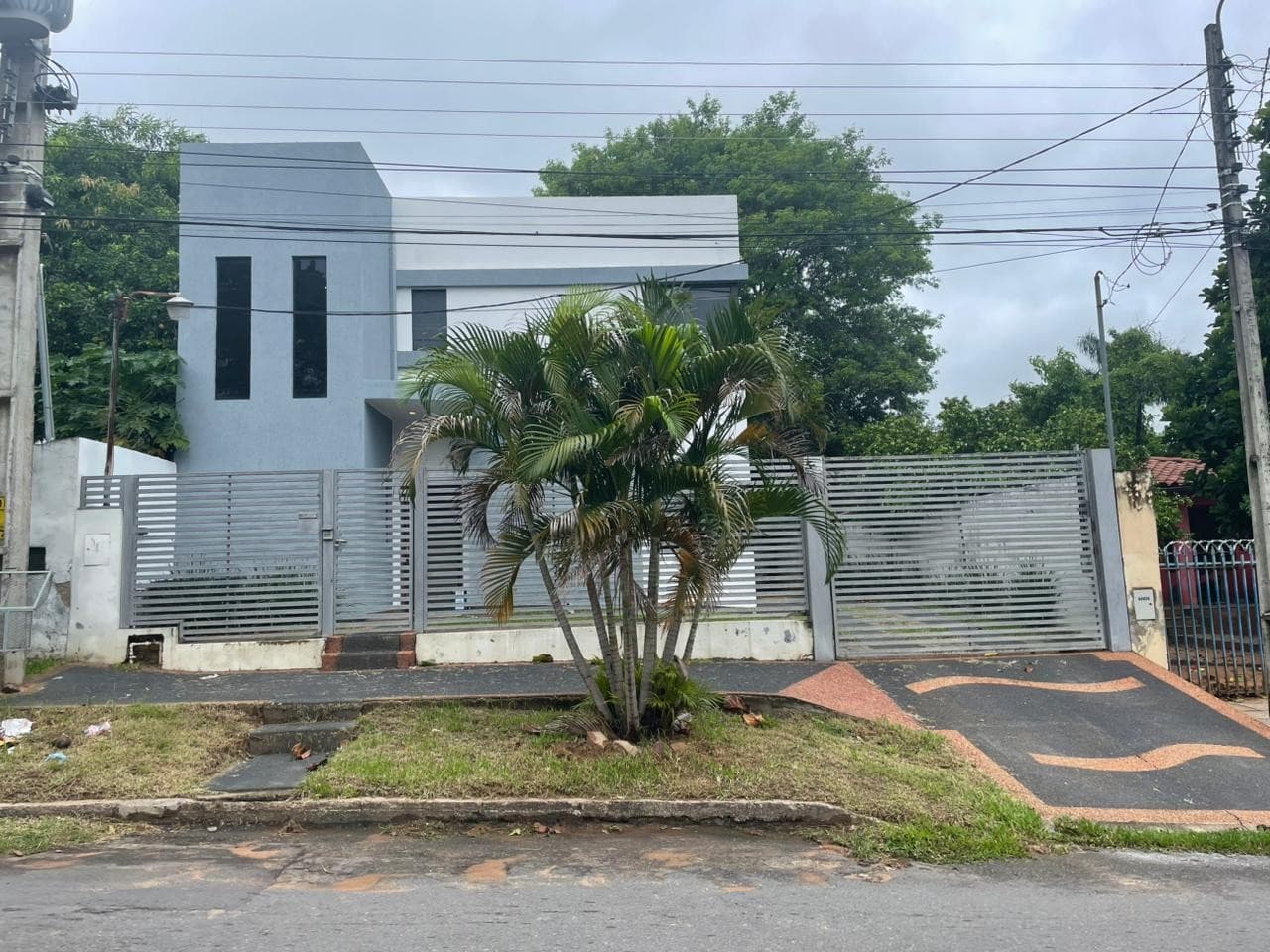 Alquilo casa en Loma Pyta - Asunción