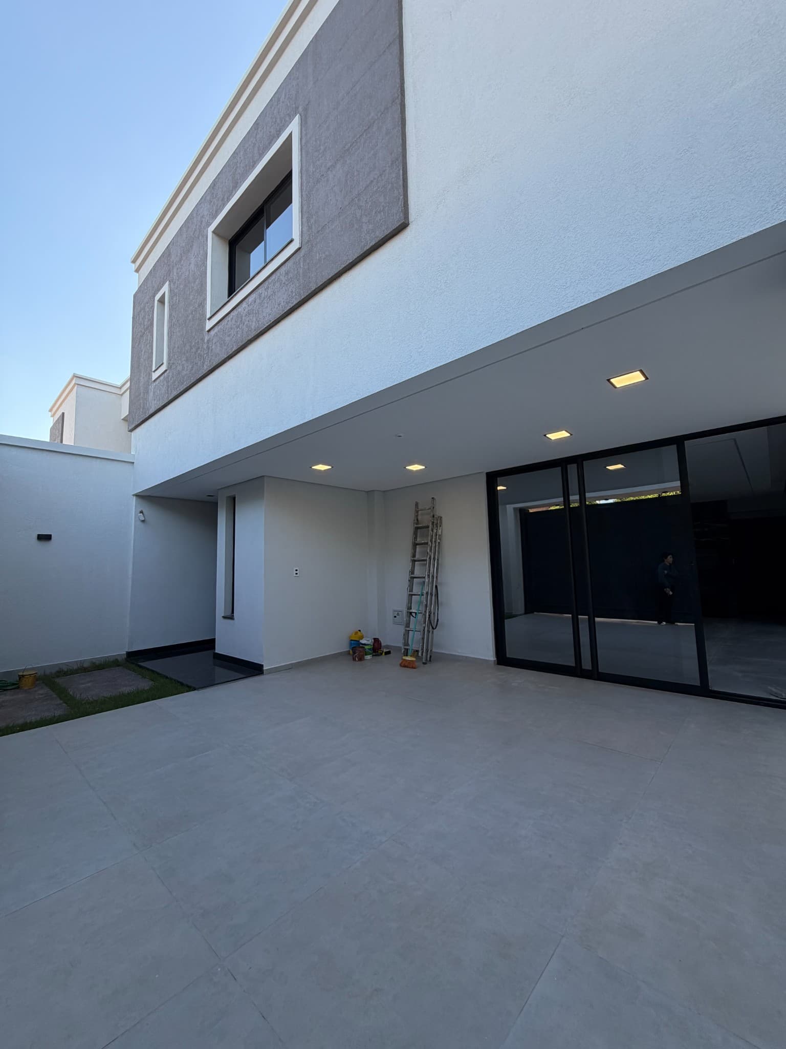 Alquilo duplex a estrenar en Barrio Mburucuya