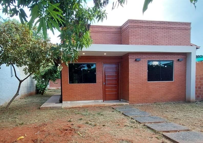 HERMOSA Casa en Venta en Capiatá Barrio Loma Clave