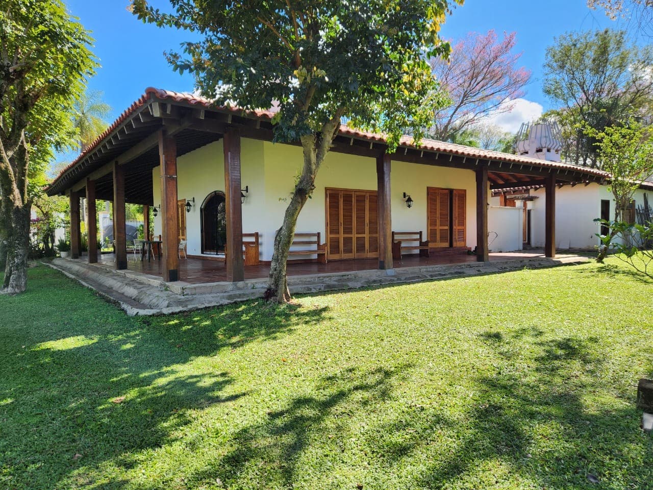 Residencia frente al lago c/ playa propia sanber