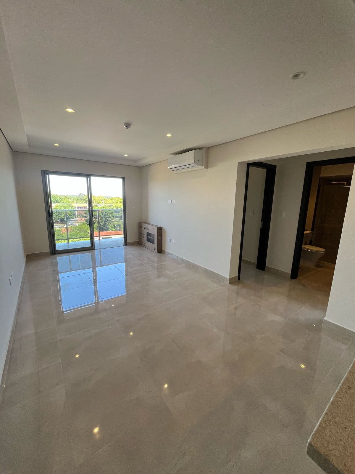 EN ALQUILER Y VENTA - Departamento de 2 dormitorios a estrenar, Barrio América detrás de la Conmebol