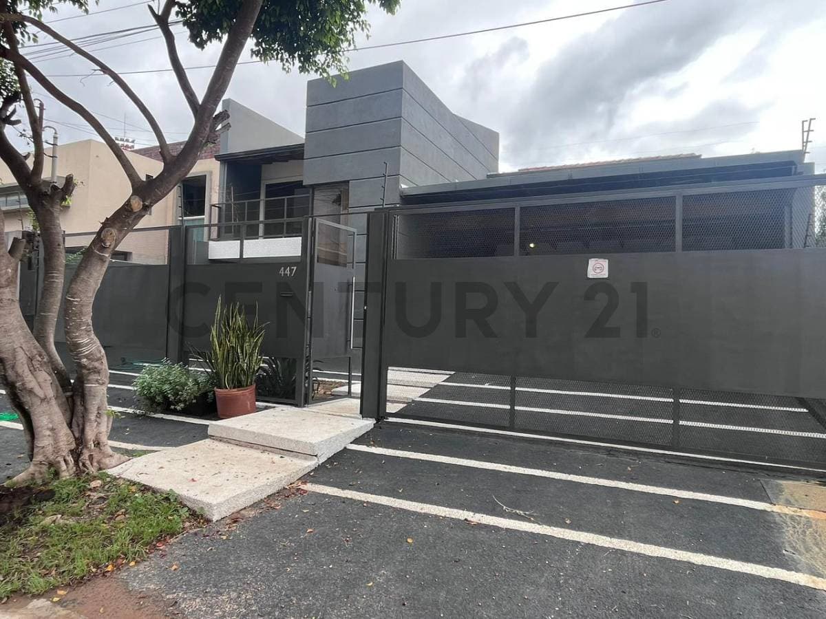 Alquiler de Residencia Exclusiva en el Prestigioso Barrio Ytay