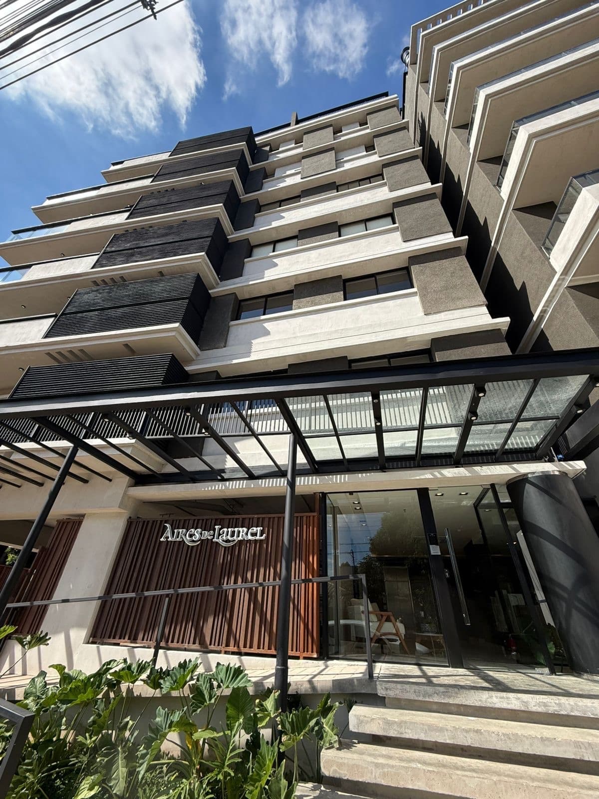 Departamento de Lujo en Alquiler: 2 Habitaciones, Parrilla Exclusiva y Cochera en el Prestigioso Barrio Los Laureles