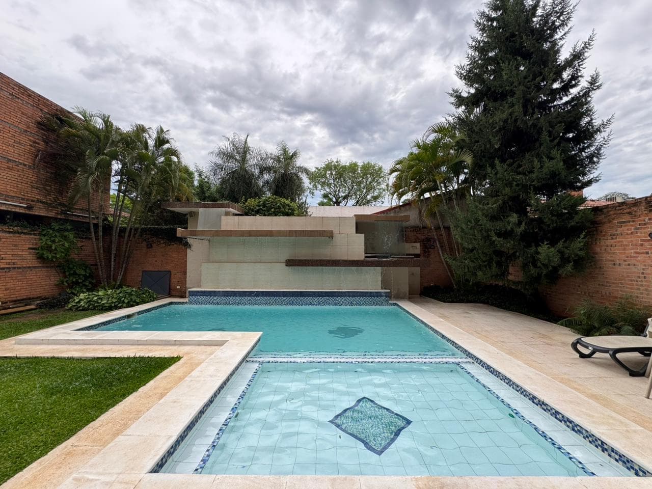 Casa en venta en Mariscal Estigarribia, a pasos de casa rica los Laureles