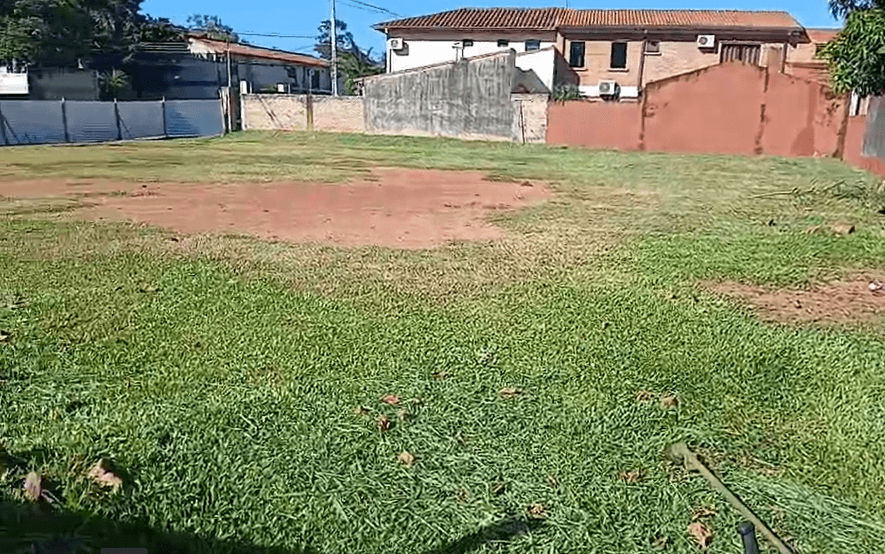 Vendo amplio terreno en esquina ideal para proyectos inmobiliarios