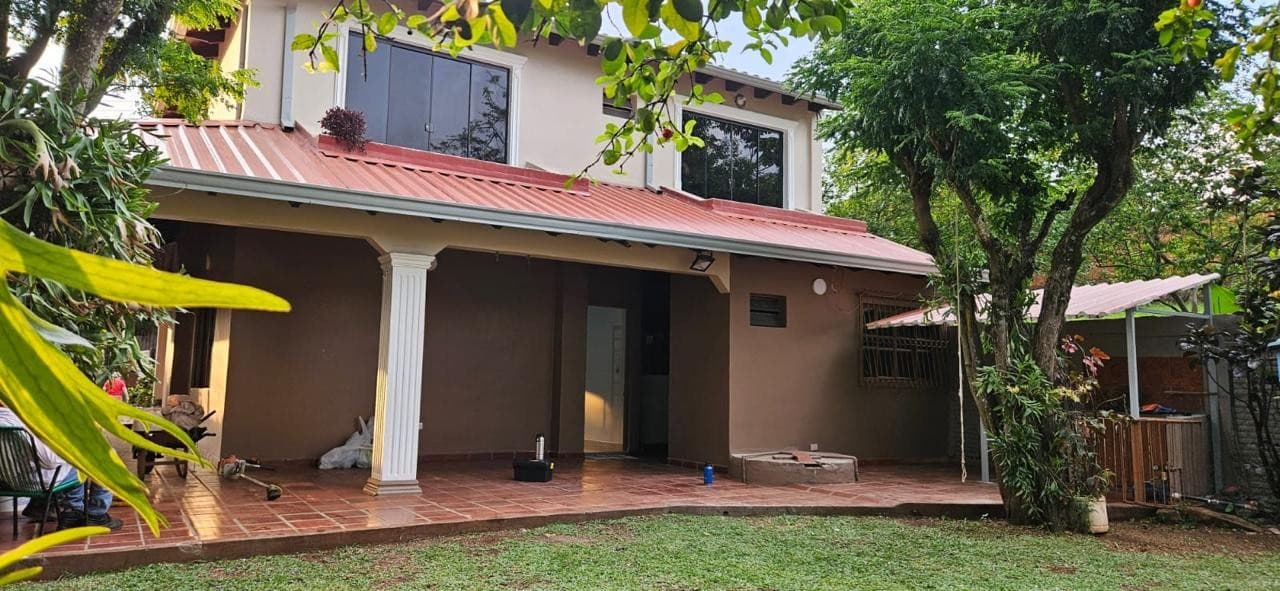 Vendo casa en Ciudad del Este – ubicación estratégica en km 5 acaray
