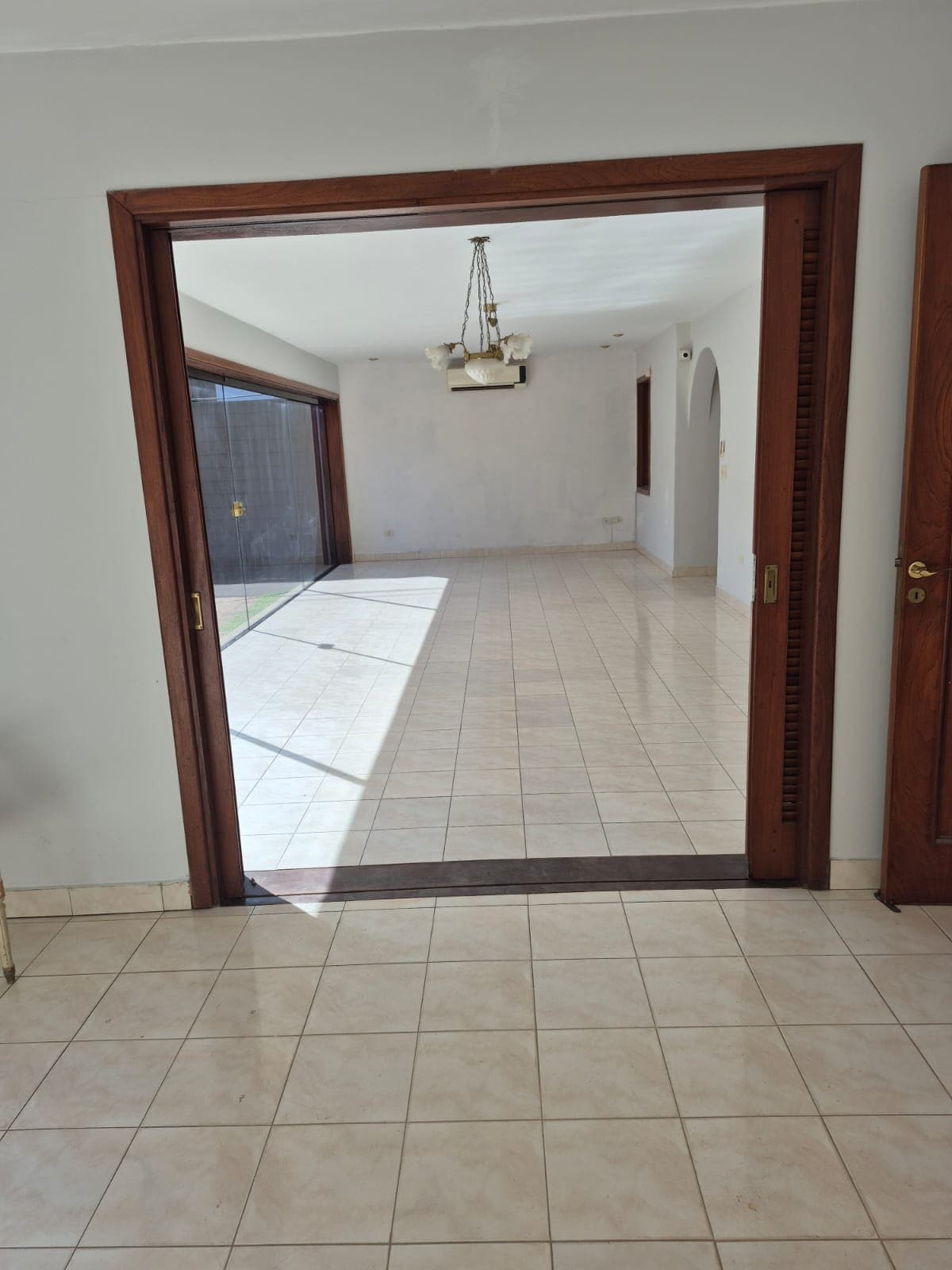 Alquilo duplex de 3 dormitorios en barrio mcal. Estigarribia