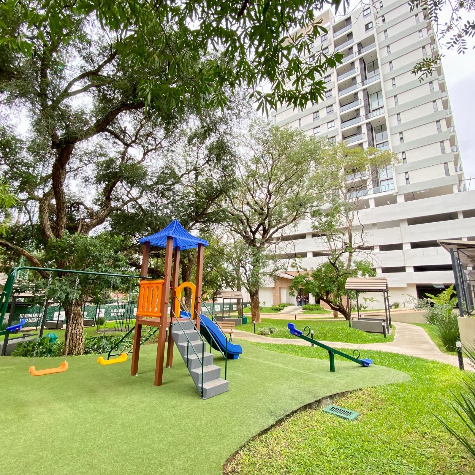 Vendo dpto monoambiente en boulevard plaza pidedo - Fernando de la Mora