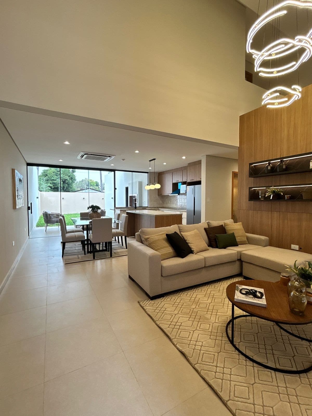 Alquilo hermoso duplex amoblado en condominio zona aeropuerto-Luque