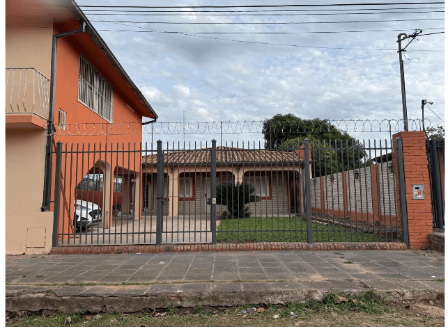 Alquilo casa en San Lorenzo, Barrio San Isidro, ubicación estratégica ideal para oficinas o consultorio médico