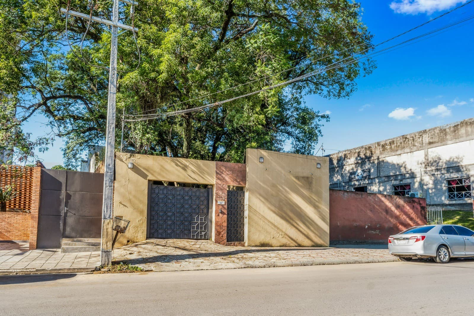 En venta residencia ideal para oficina o comercio. Zona Avda. Molas Lopez