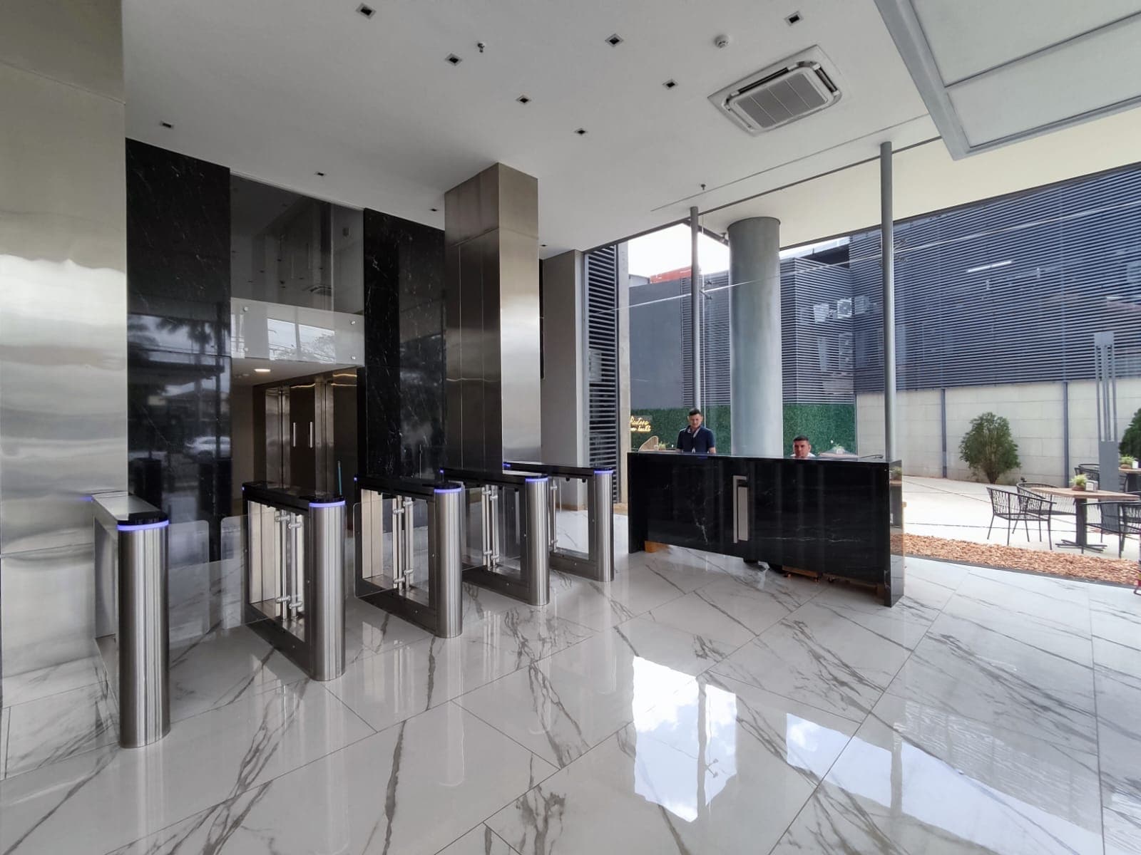 Alquilo oficina en edificio trading park